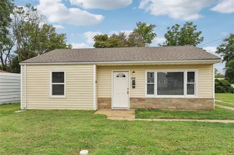 220 Transit St, Saint Charles, MO 63301
