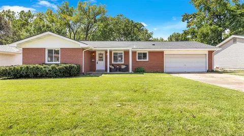 827 Treadway Ave, Saint Charles, MO 63301