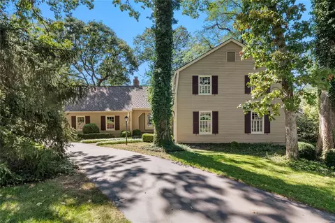3 Broadview Farm Rd, Creve Coeur, MO 63141