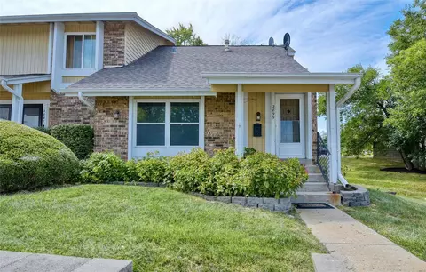 2899 Fairways Cir #K, Saint Charles, MO 63303