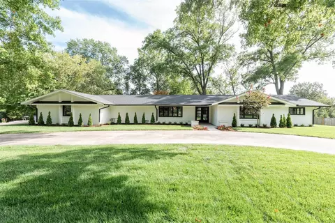 30 Salem Estates Dr, Ladue, MO 63124