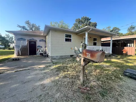 724 E North Main St, Dexter, MO 63841 photo 1