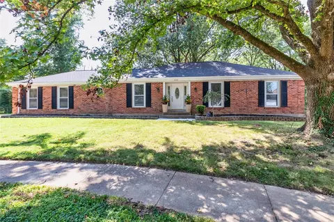 800 Phaeton Dr, Manchester, MO 63021