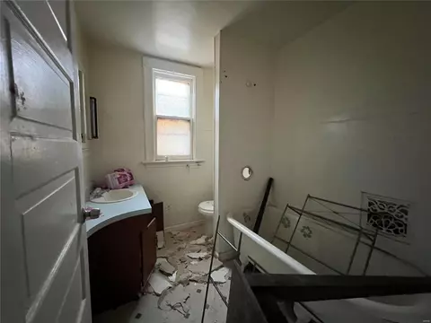 Bath - 4530 Greer Ave, Saint Louis, MO 63115 photo 1 of 1