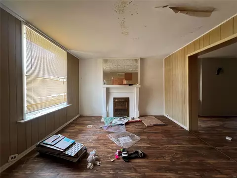 Living - 4530 Greer Ave, Saint Louis, MO 63115 photo 1 of 3