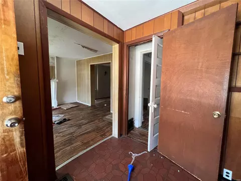 Entry Way - 4530 Greer Ave, Saint Louis, MO 63115 photo 2 of 2