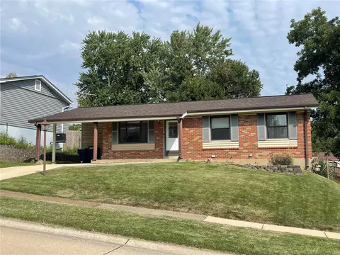 12111 Wesland Dr, Maryland Heights, MO 63043