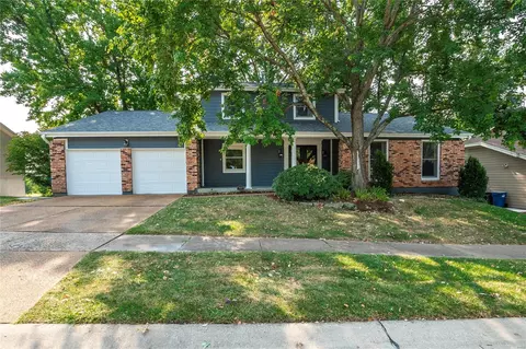 15438 Squires Way Dr, Chesterfield, MO 63017
