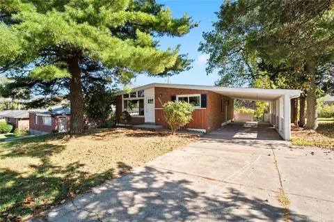 2142 Sun Valley Dr, Saint Louis, MO 63136