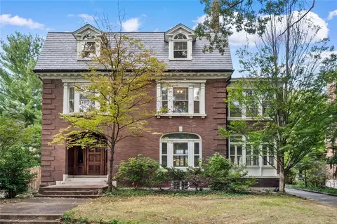6253 Westminster Pl, Saint Louis, MO 63130
