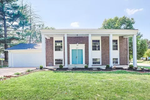 897 Torino Dr, Ballwin, MO 63021