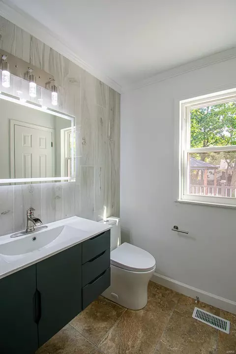 Bath - 200 Spring Oaks Dr, Ballwin, MO 63011 photo 1 of 17