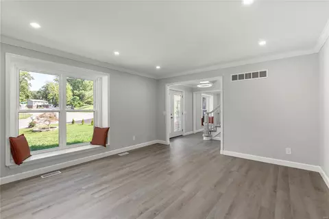 Living - 200 Spring Oaks Dr, Ballwin, MO 63011 photo 7 of 12