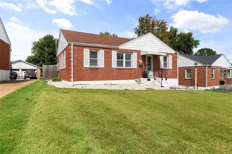 9845 Huntingdon Ln, Saint Louis, MO 63123