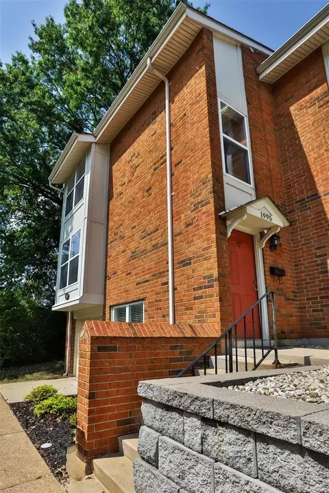 1995 Hunting Lake Ct #1995, Kirkwood, MO 63122