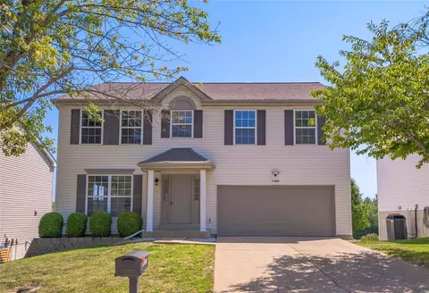 11426 Pineview Crossing Dr, Maryland Heights, MO 63043