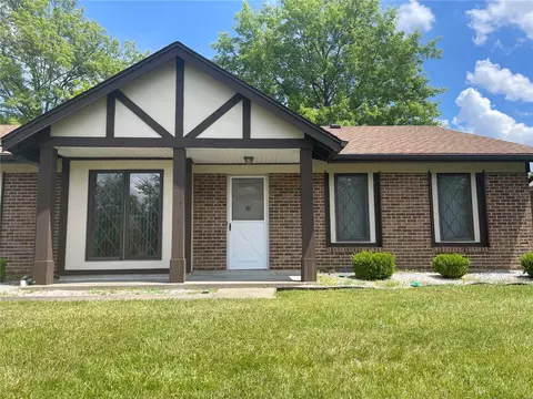 12215 Tarpon Dr, Florissant, MO 63033