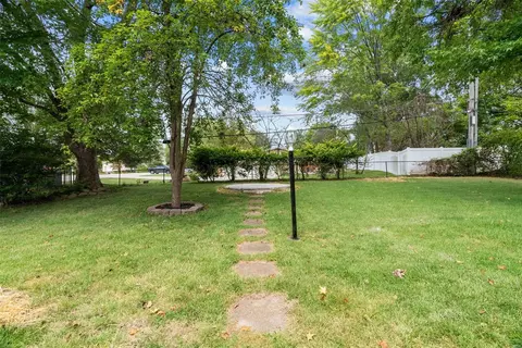 Exterior - 1005 Bridgeport Dr, Ellisville, MO 63011 photo 5 of 12