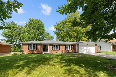 Exterior - 1005 Bridgeport Dr, Ellisville, MO 63011 photo 2 of 12