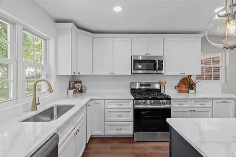 Kitchen - 1005 Bridgeport Dr, Ellisville, MO 63011 photo 5 of 7