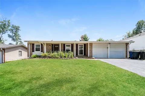 11656 Holly Springs Dr, Saint Louis, MO 63146