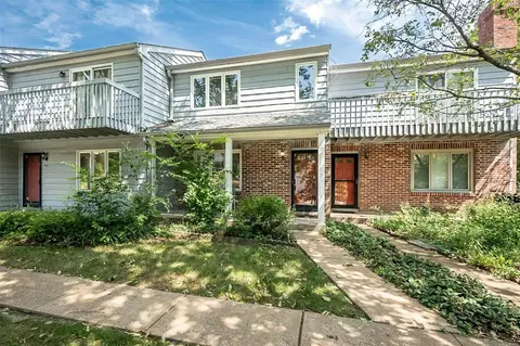 563 W Kirkham Ave, Webster Groves, MO 63119