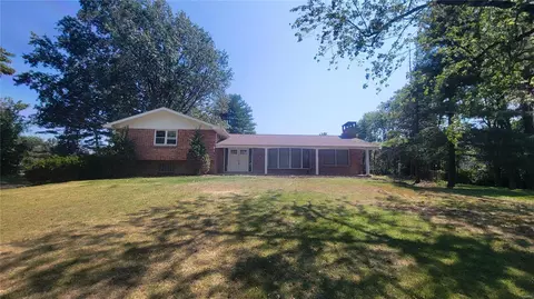 5470 Edelweis Ln, Saint Louis, MO 63129