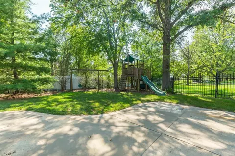 338 Round Tower Dr, Saint Charles, MO 63304 photo 31
