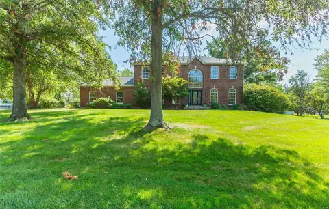 338 Round Tower Dr, Saint Charles, MO 63304