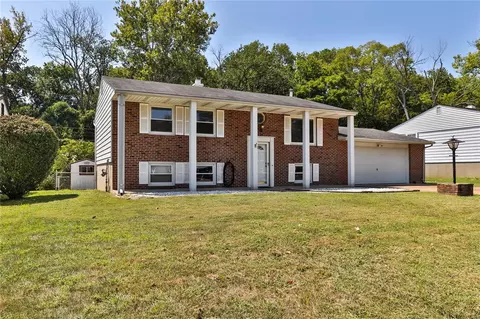 10722 Meath Dr, Saint Louis, MO 63123