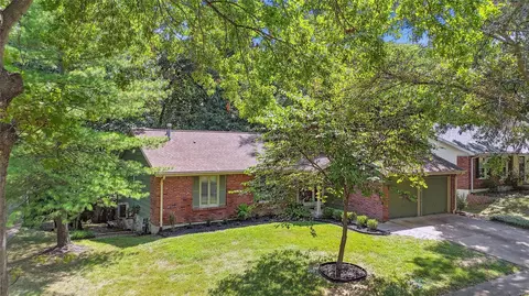878 Totem Woods Ct, Manchester, MO 63021