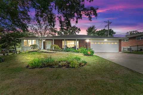 7670 Sunray Ln, Saint Louis, MO 63123