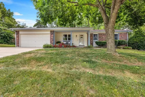 412 Rebecca Dr, Saint Charles, MO 63301