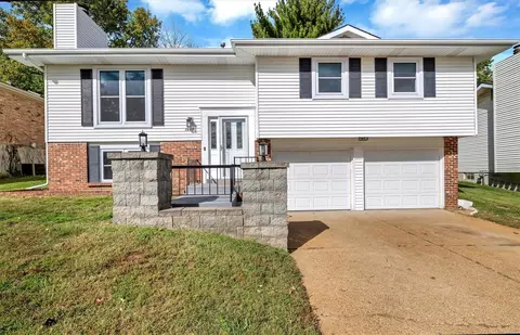3633 Lemay Woods Dr, Saint Louis, MO 63129