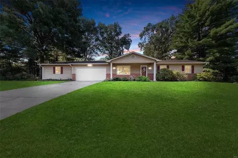 1 Oak Knoll Dr, Saint Charles, MO 63304