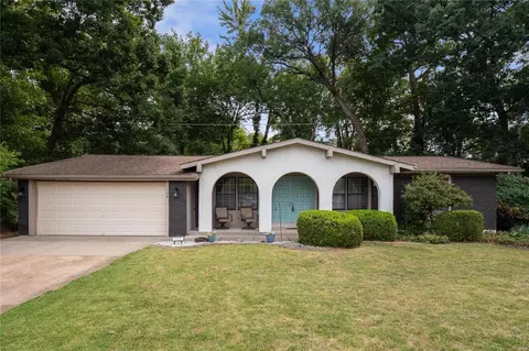 1108 Olde Coventry Dr, Saint Charles, MO 63301