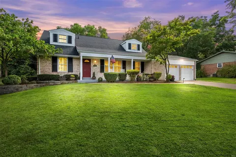 10386 Badgley Dr, Saint Louis, MO 63126