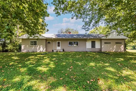 2565 Charbonier Rd, Florissant, MO 63031