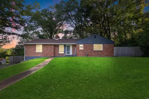 1201 Sunbeam Ln, Saint Louis, MO 63137