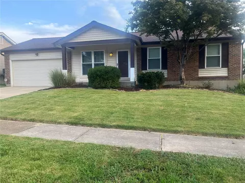 3029 Armona Dr, Saint Louis, MO 63129