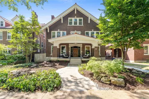 6818 Waterman Ave, Saint Louis, MO 63130
