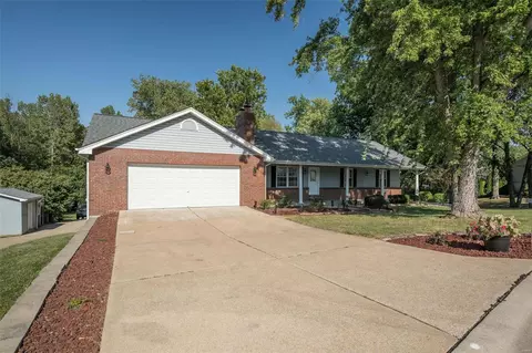 600 Highfield Dr, Saint Charles, MO 63304