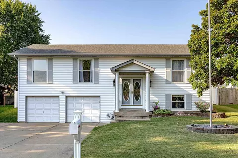19 Ann Dr, Saint Peters, MO 63376