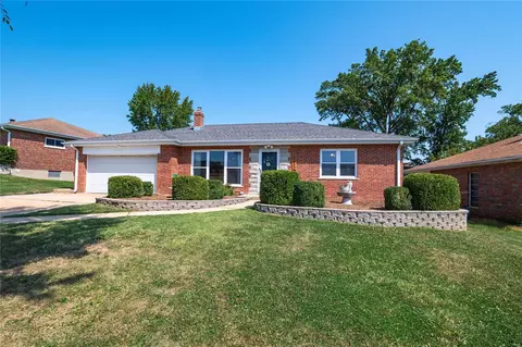 10623 E Grantview Dr, Saint Louis, MO 63123