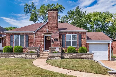 9125 Overton Dr, Saint Louis, MO 63123