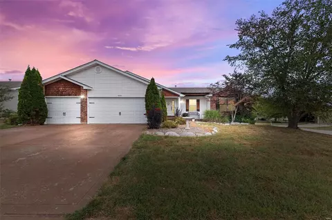 1805 Hackmann Hollow Dr, Wentzville, MO 63385