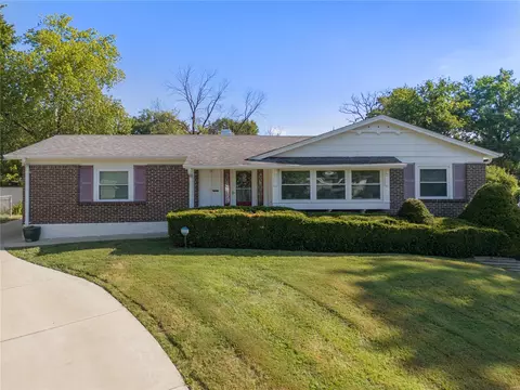 323 Wembley Ln, Manchester, MO 63021