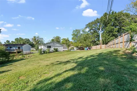 Exterior - 323 Wembley Ln, Manchester, MO 63021 photo 5 of 9