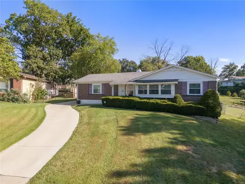 Exterior - 323 Wembley Ln, Manchester, MO 63021 photo 3 of 9