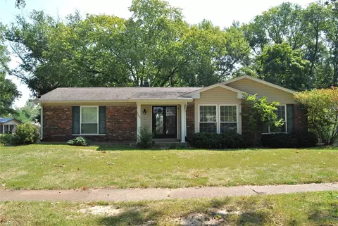 5600 Wieland Dr, Saint Louis, MO 63128